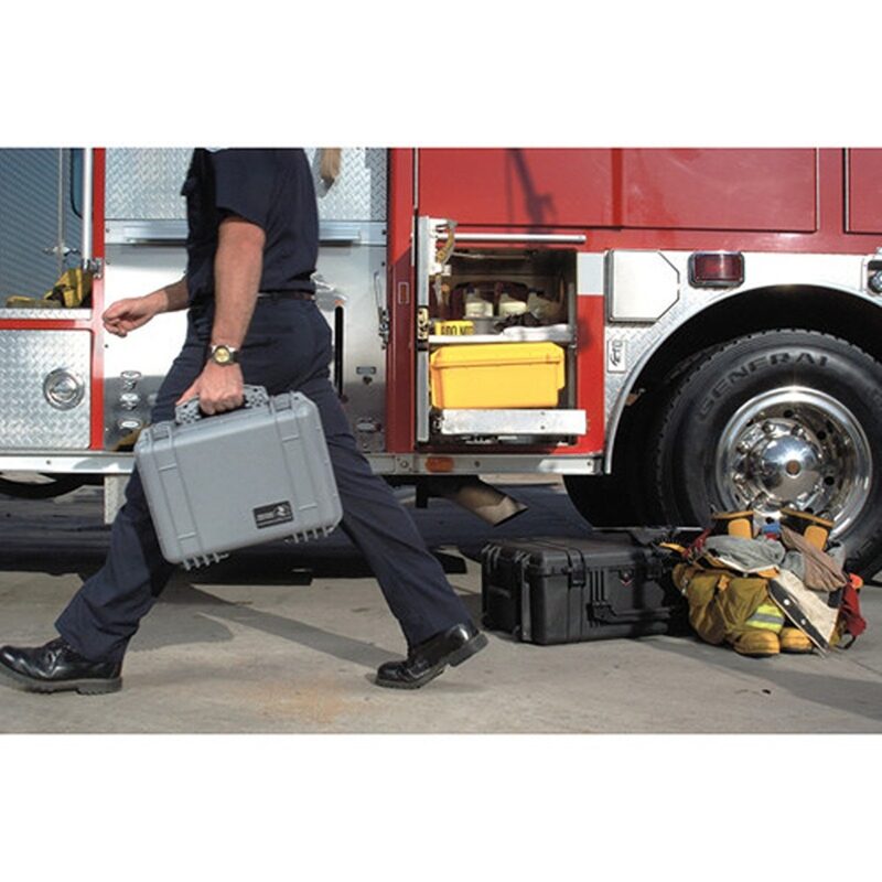 Pelican 1520NF Protector Case Silver No Foam Watertight Crushproof Empty Interior 1520-001-180