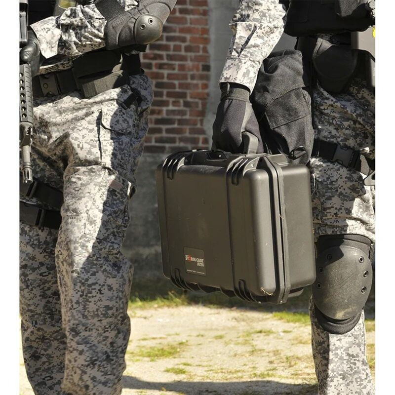 Pelican IM2200 Storm Case Black with Foam & Press & Pull Latches - Watertight Crushproof HPX Resin Equipment Case IM2200-00001